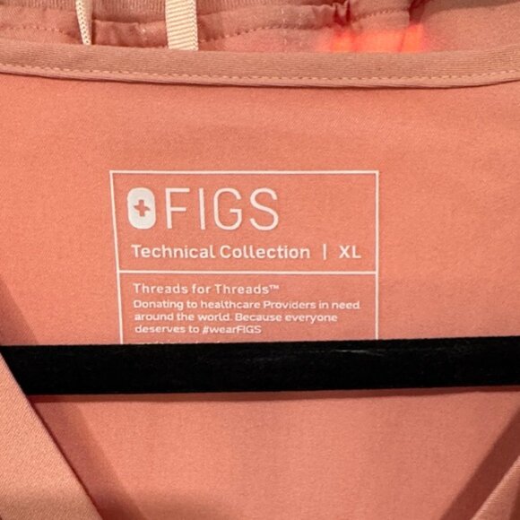 Figs Coral Women's Scrub Set - Picture 2 of 10